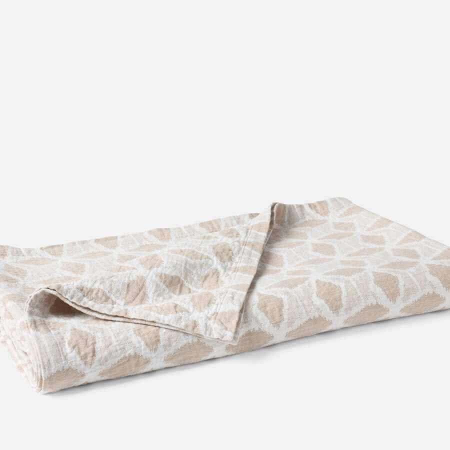 Classic Textile Bed Blanket for Everyday Comfort